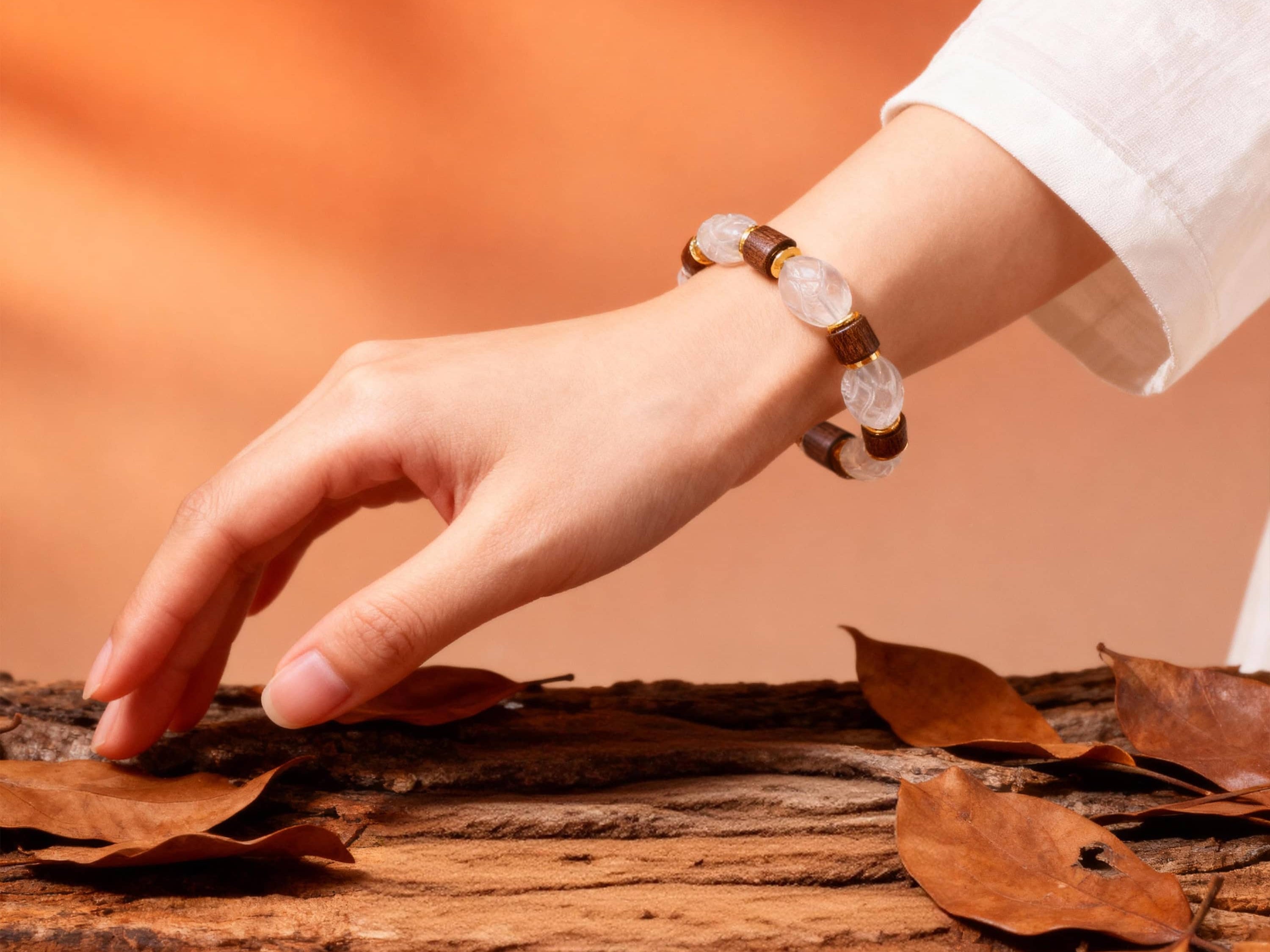 How to Build a Minimalist Jewelry Collection That Works for Everything