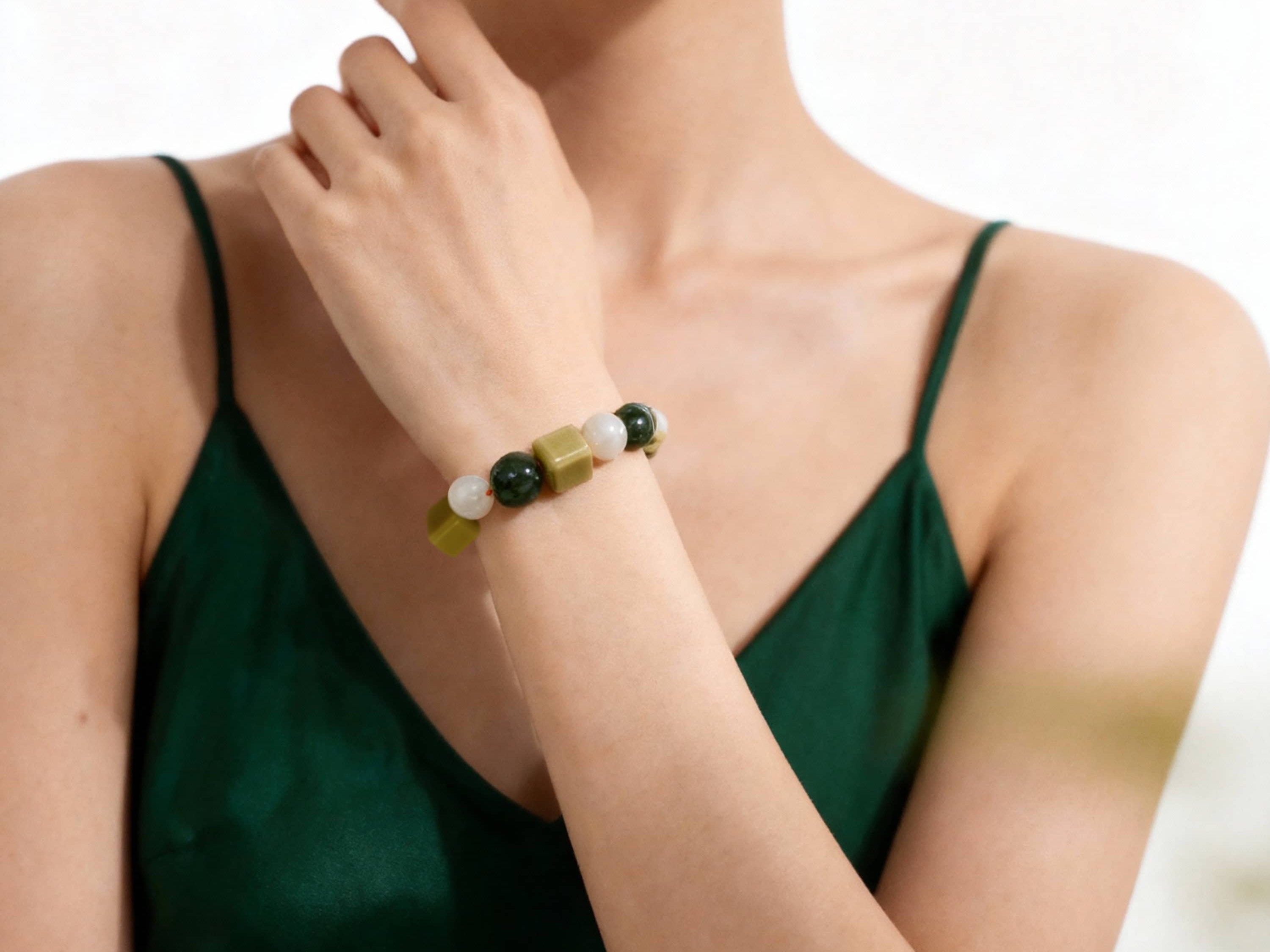 How Jewelry Completes Your Outfit Without Being Noticed